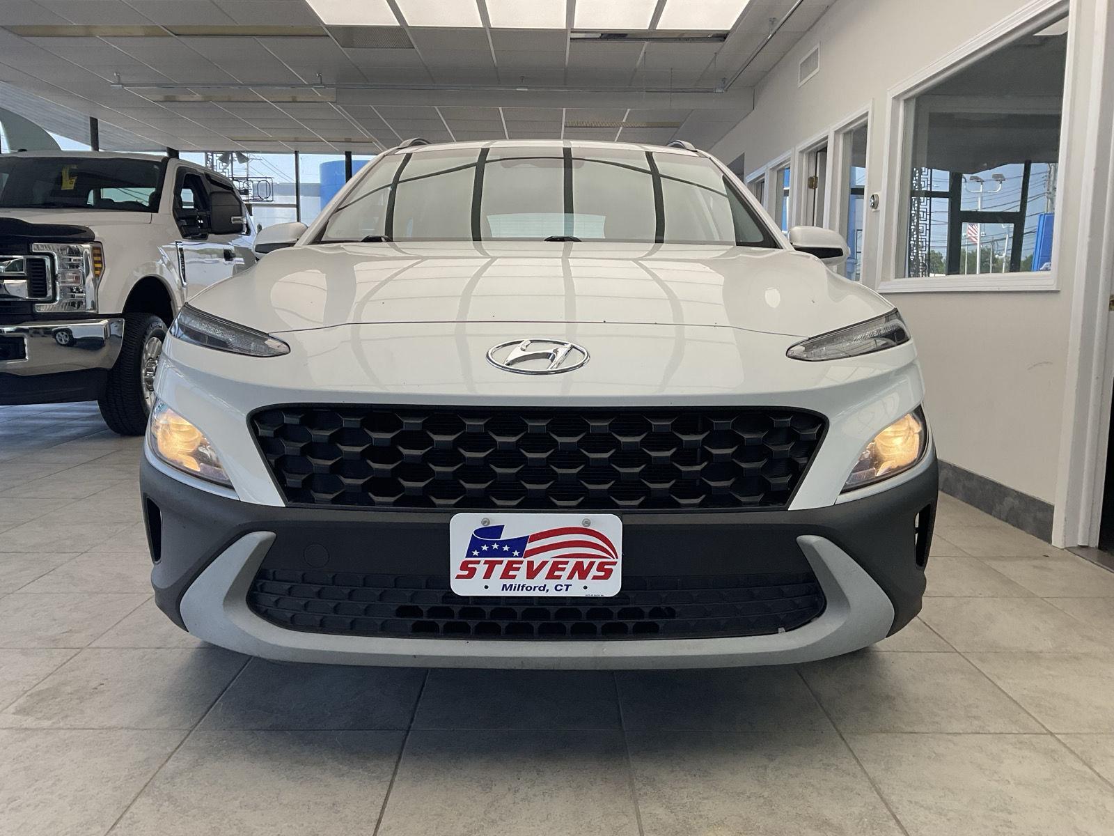 2022 Hyundai Kona SEL photo 2