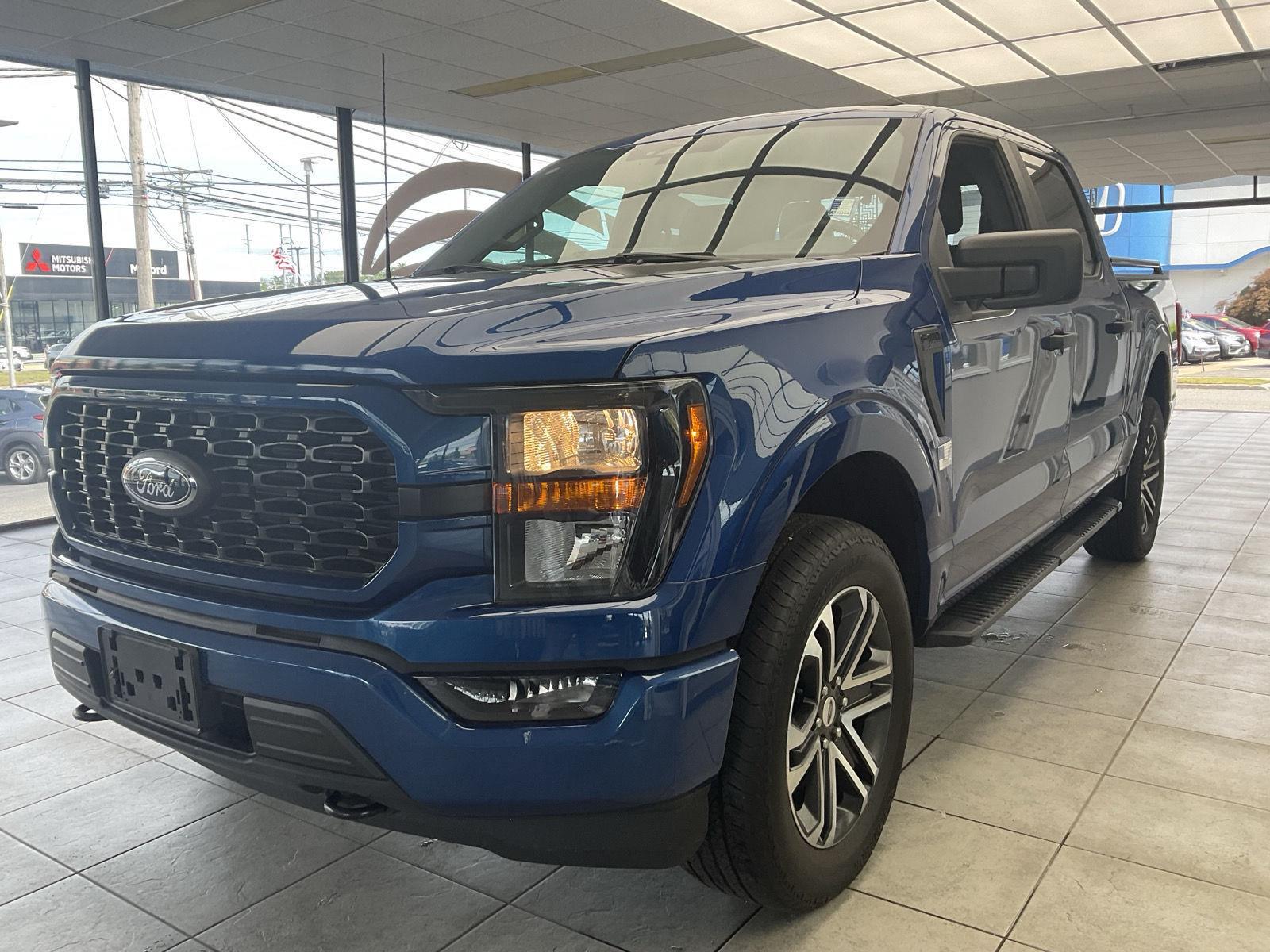 2023 Ford F-150 XLT photo 2