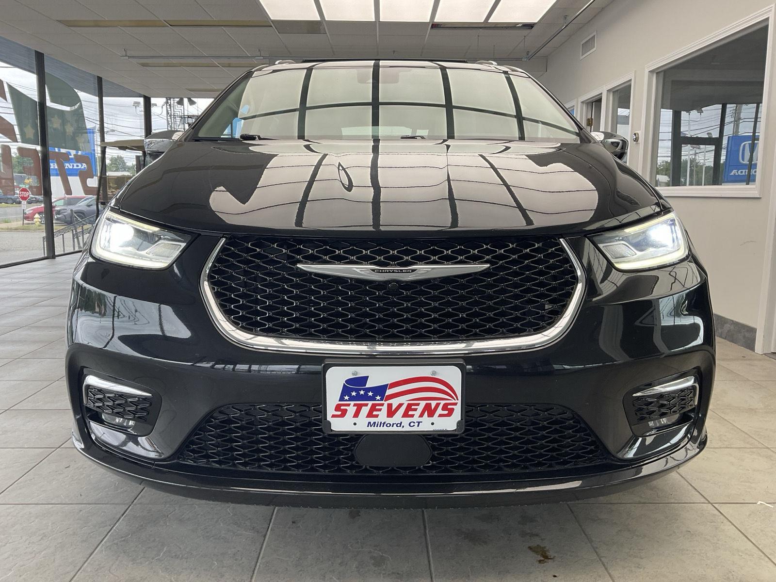 2021 Chrysler Pacifica Limited photo 2