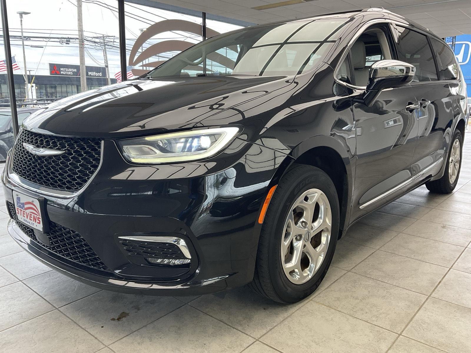 2021 Chrysler Pacifica Limited photo 3