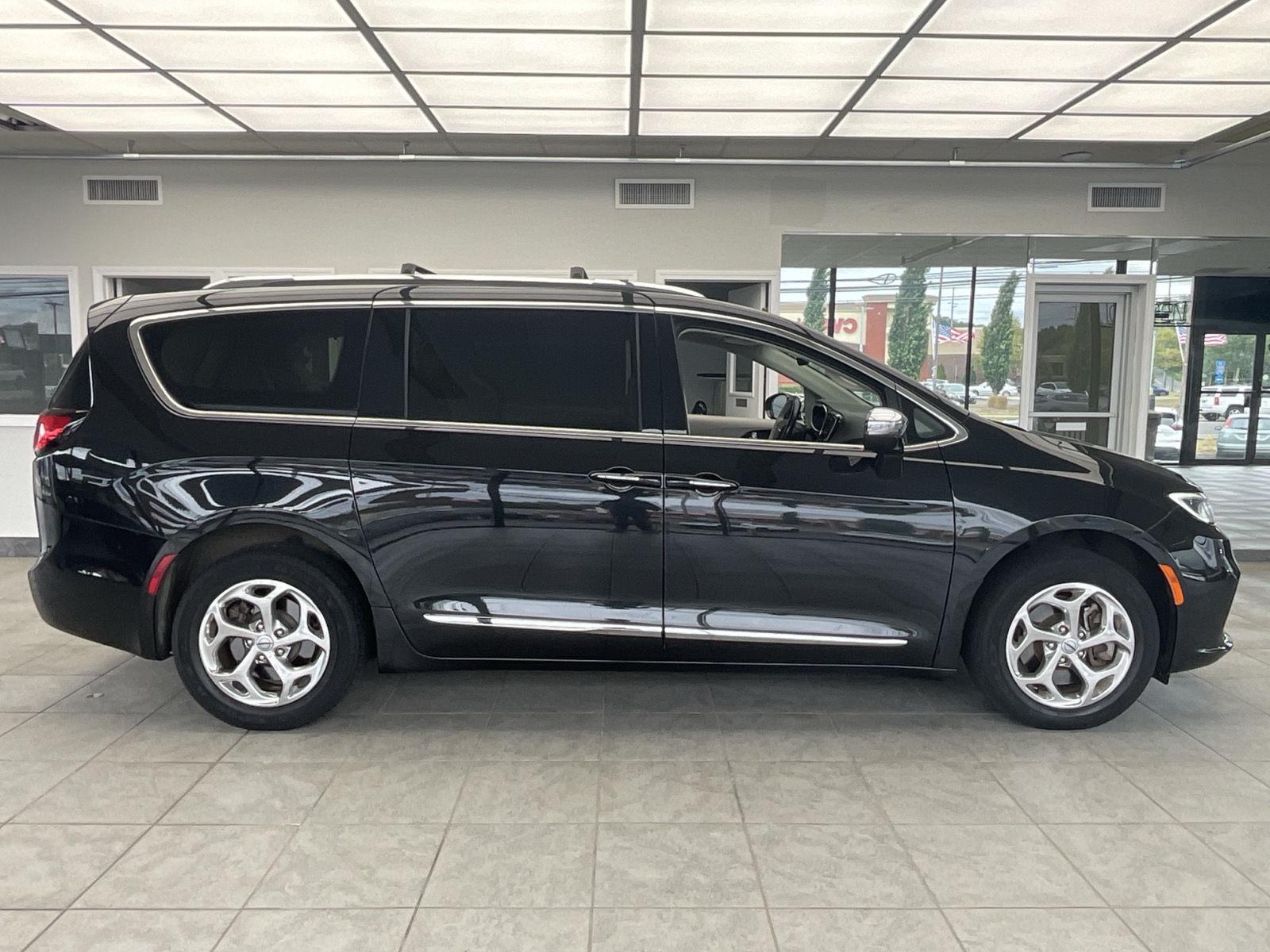 2021 Chrysler Pacifica Limited photo 4