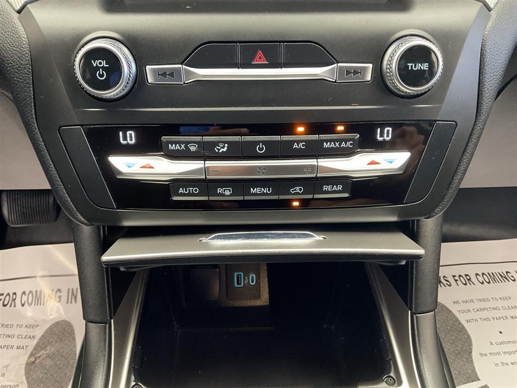 2020 Ford Explorer XLT photo 20