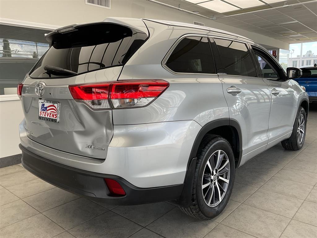 2017 Toyota Highlander XLE photo 2