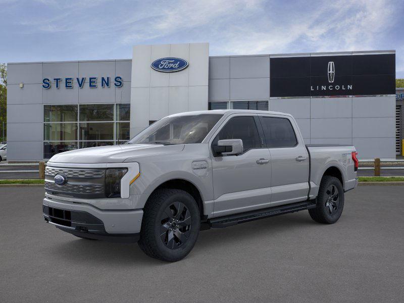 2023 Ford F-150 Lightning Lariat photo 13