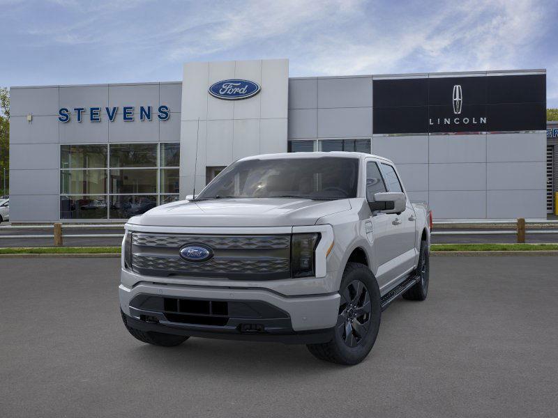 2023 Ford F-150 Lightning Lariat photo 14