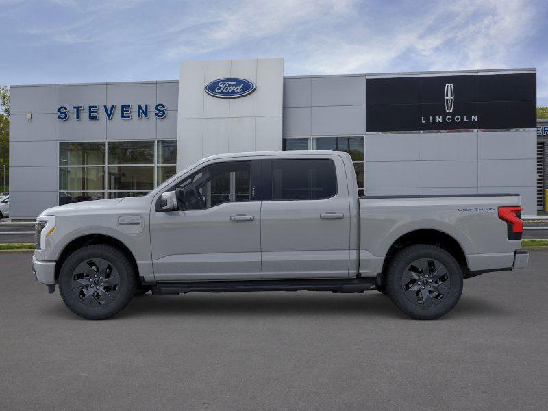 2023 Ford F-150 Lightning Lariat photo 15