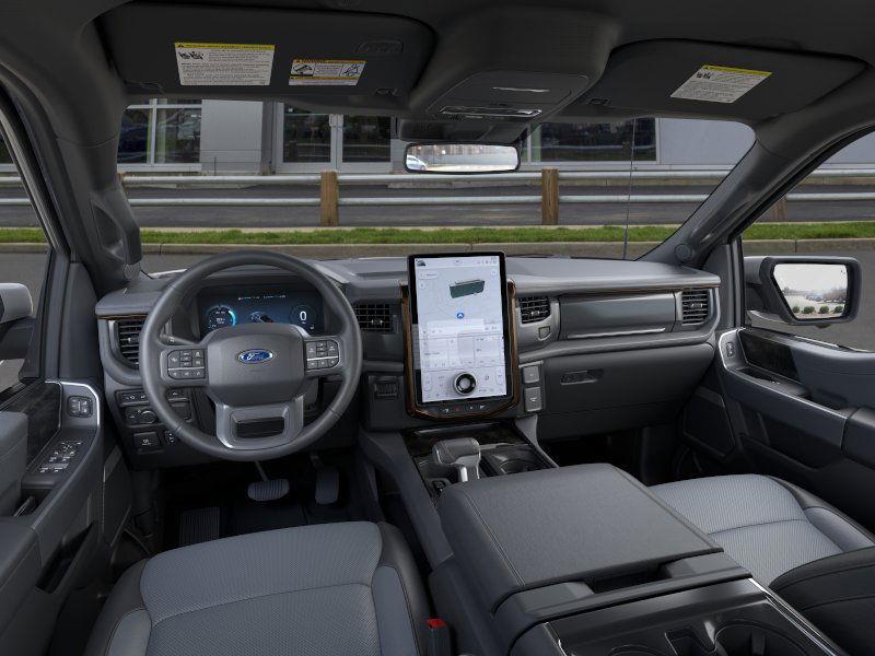 2023 Ford F-150 Lightning Lariat photo 20