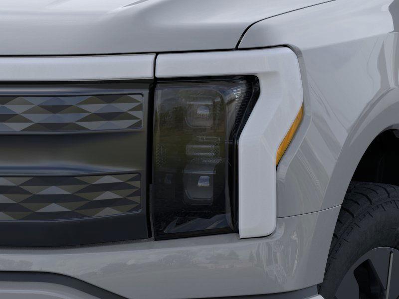 2023 Ford F-150 Lightning Lariat photo 29