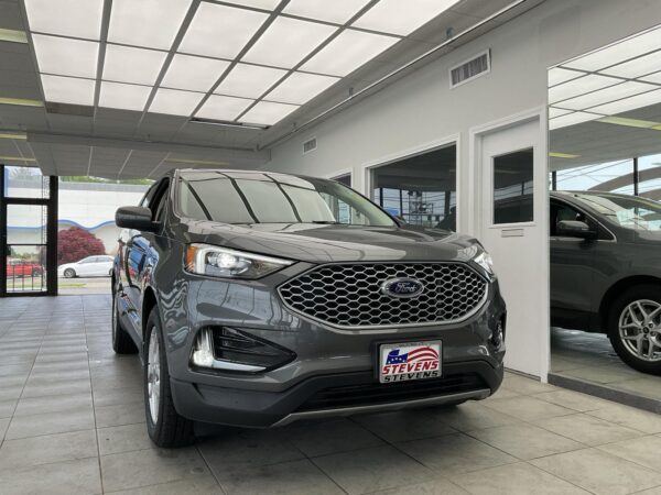 2016 Ford Edge Titanium photo 29