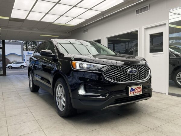 2016 Ford Edge Titanium photo 28
