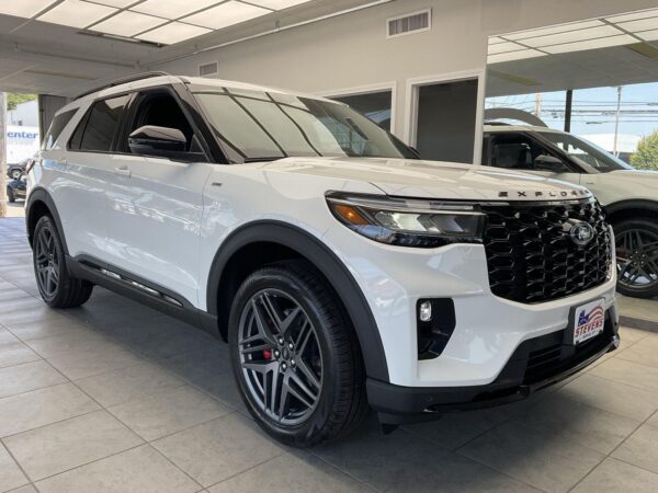 2025 Ford Explorer photo 21