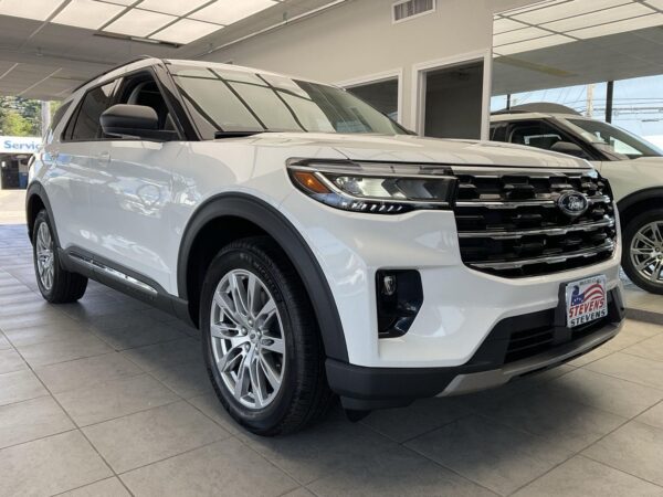 2025 Ford Explorer ST-Line photo 27