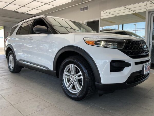 2020 Ford Explorer XLT photo 2