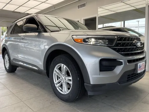 2020 Ford Explorer XLT photo 3