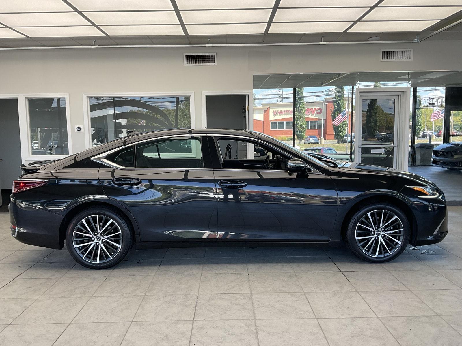 2024 Lexus ES 300h Premium photo 4