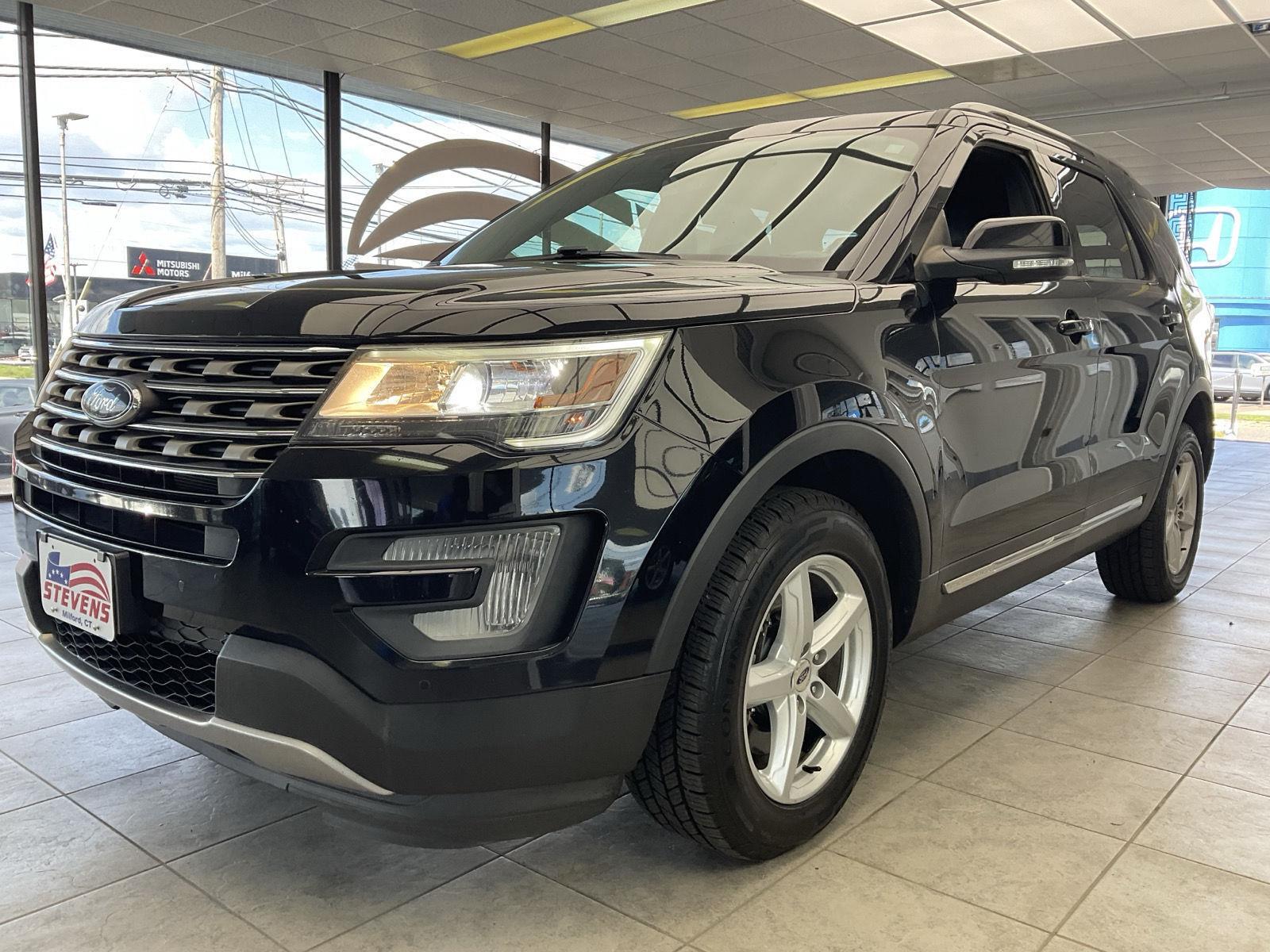 2017 Ford Explorer XLT photo 3