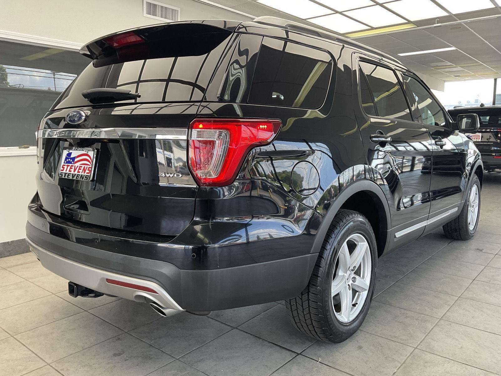 2017 Ford Explorer XLT photo 5