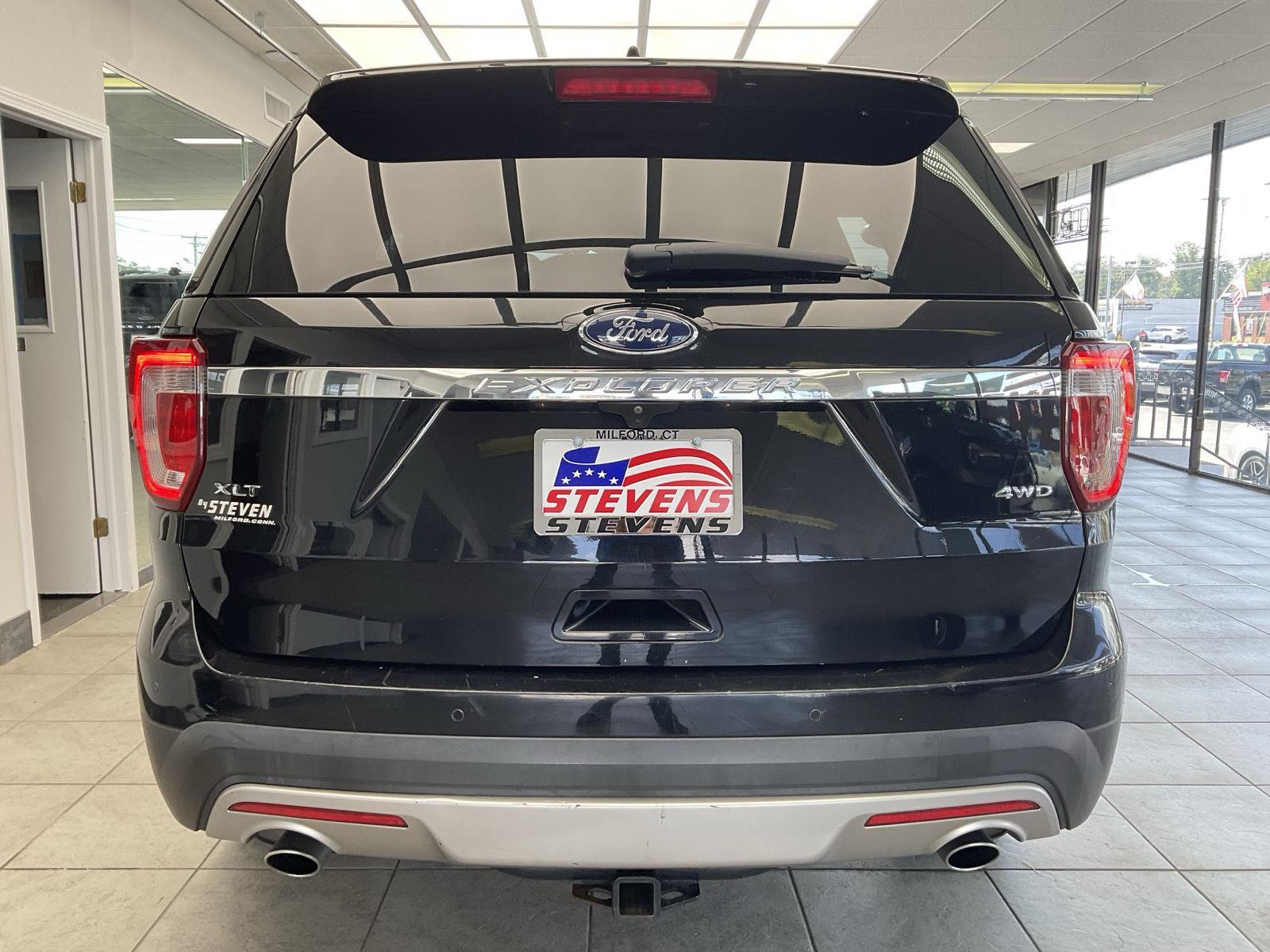 2017 Ford Explorer XLT photo 6