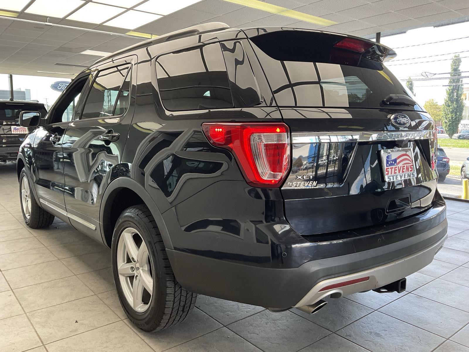 2017 Ford Explorer XLT photo 7