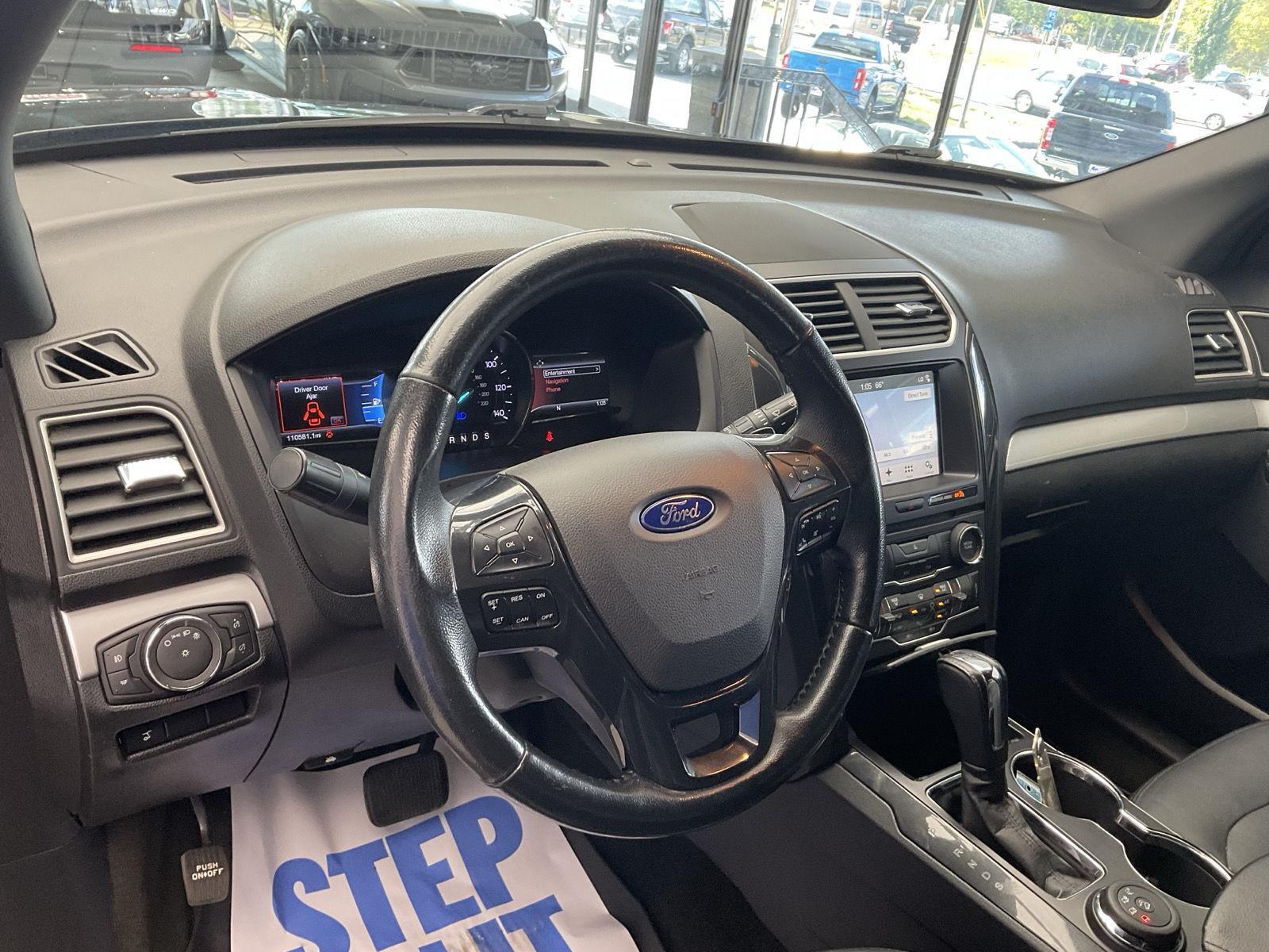 2017 Ford Explorer XLT photo 8