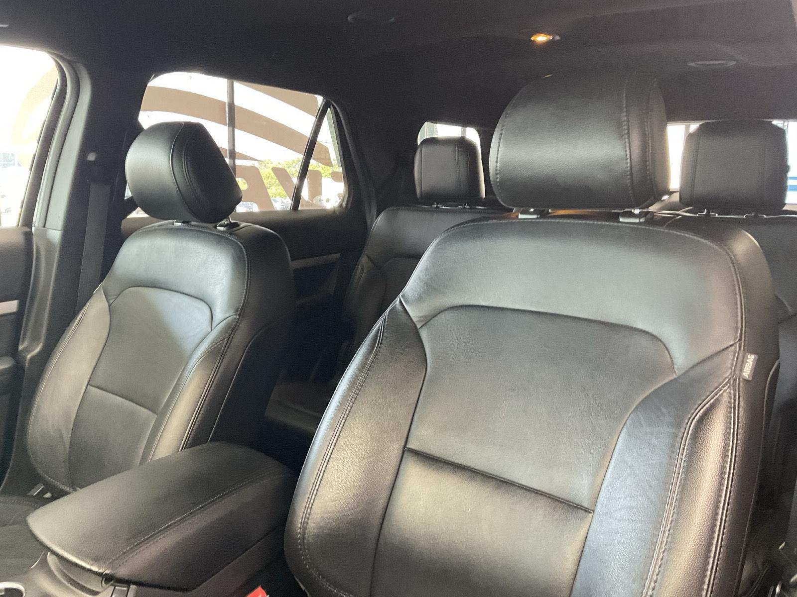 2017 Ford Explorer XLT photo 10