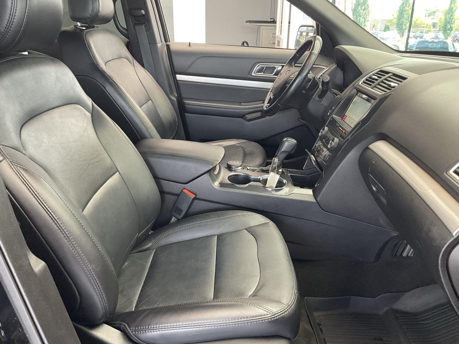 2017 Ford Explorer XLT photo 14