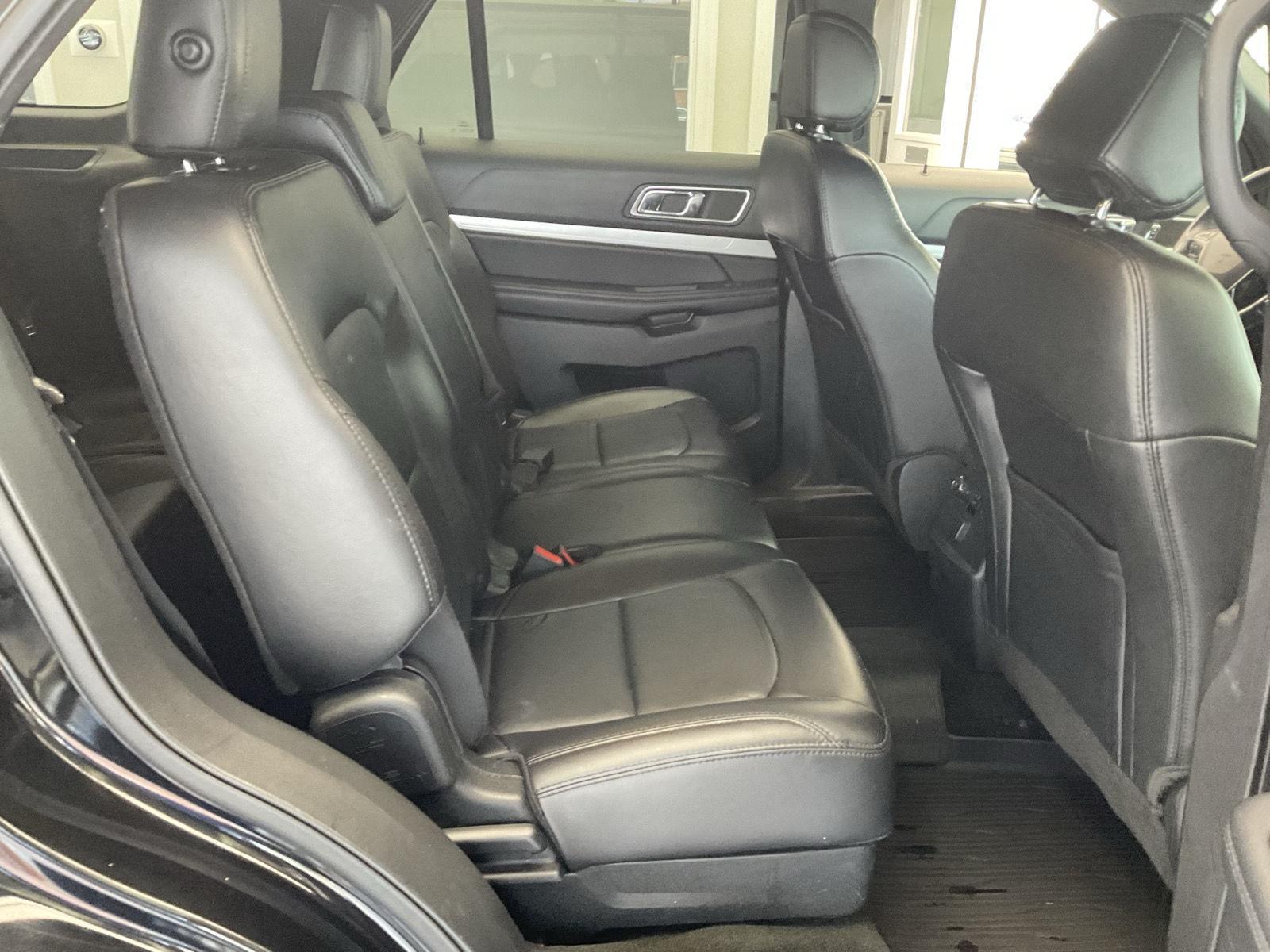 2017 Ford Explorer XLT photo 16