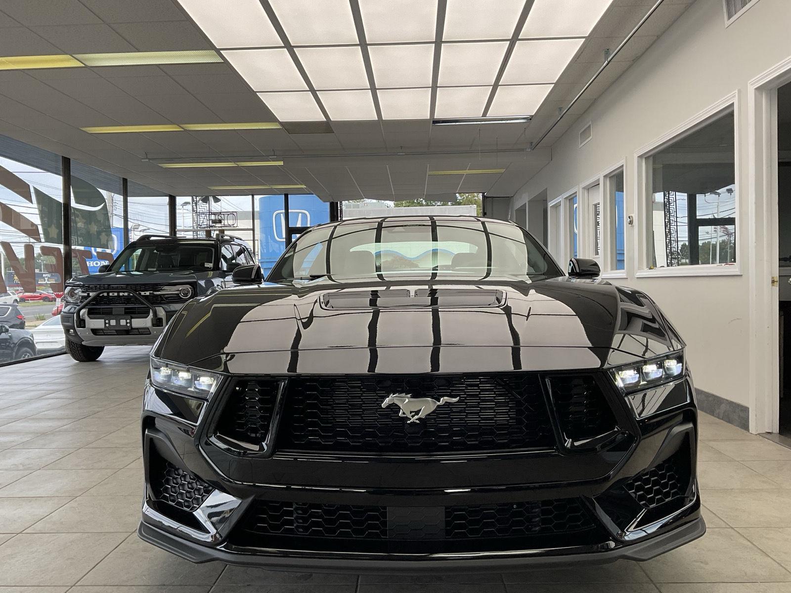 2025 Ford Mustang GT Premium photo 2