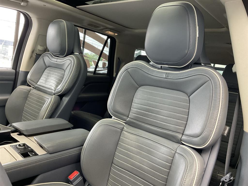 2022 Lincoln Navigator Black Label photo 10
