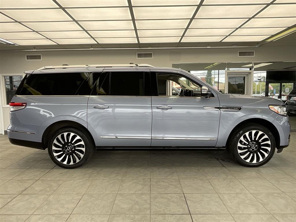 2022 Lincoln Navigator Black Label photo 4