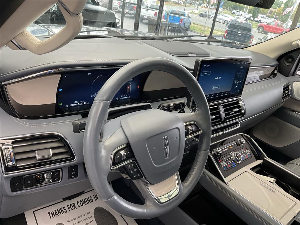 2022 Lincoln Navigator Black Label photo 8
