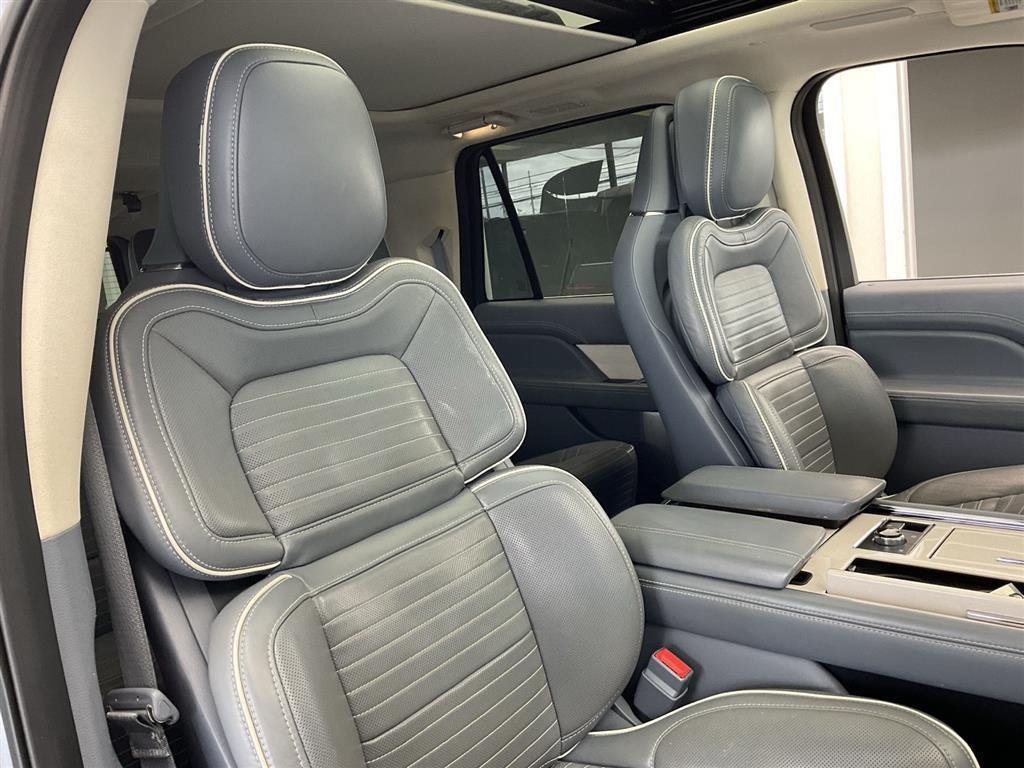 2022 Lincoln Navigator Black Label photo 15