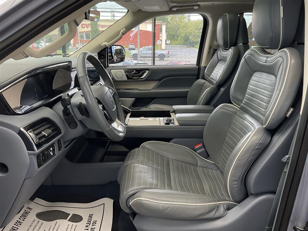 2022 Lincoln Navigator Black Label photo 9