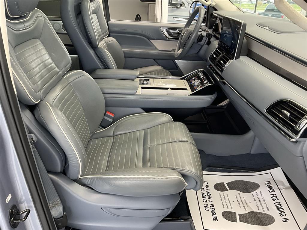 2022 Lincoln Navigator Black Label photo 14