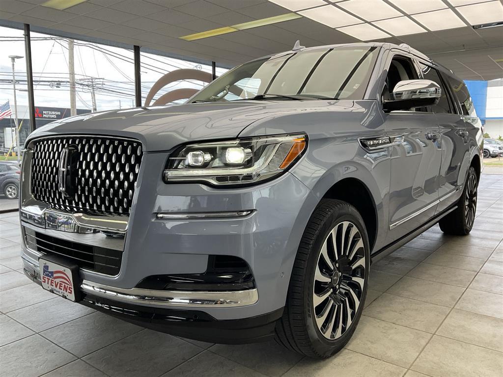 2022 Lincoln Navigator Black Label photo 3