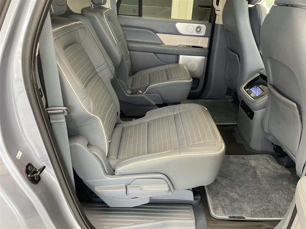 2022 Lincoln Navigator Black Label photo 16