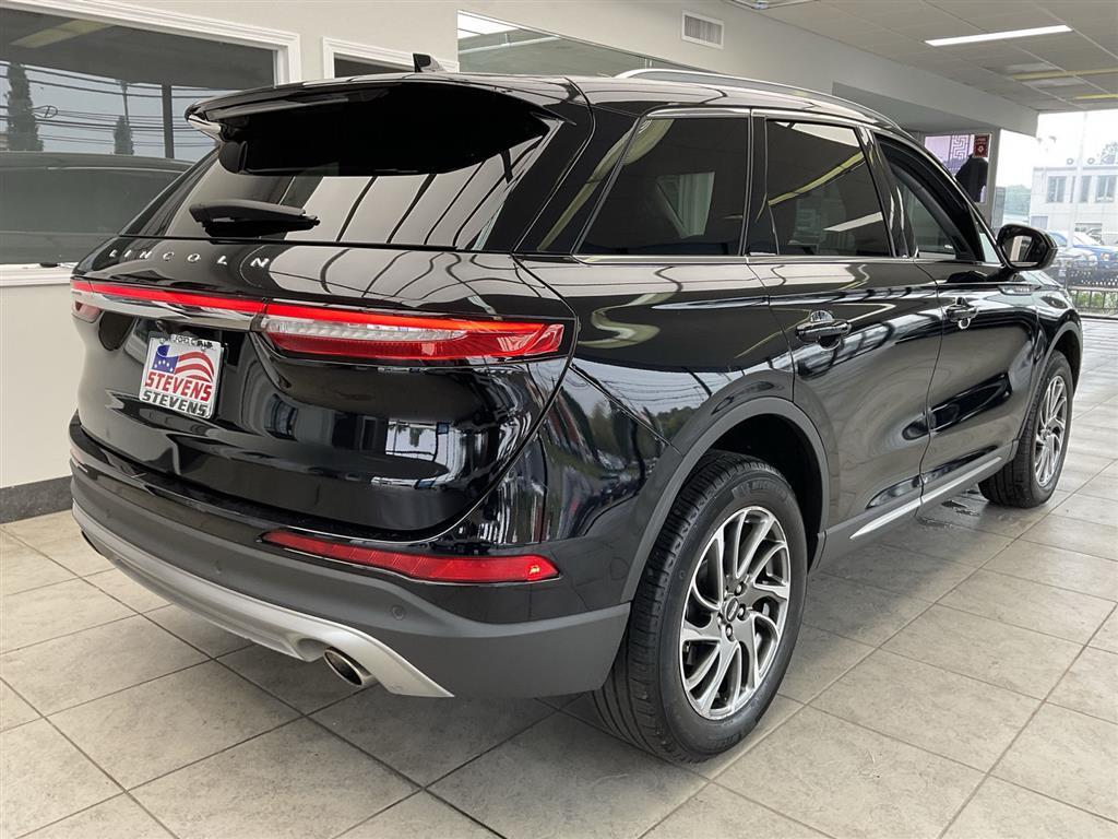 2022 Lincoln Corsair Standard photo 5