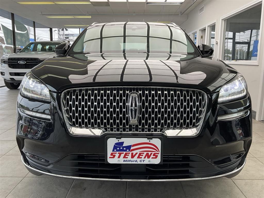 2022 Lincoln Corsair Standard photo 2