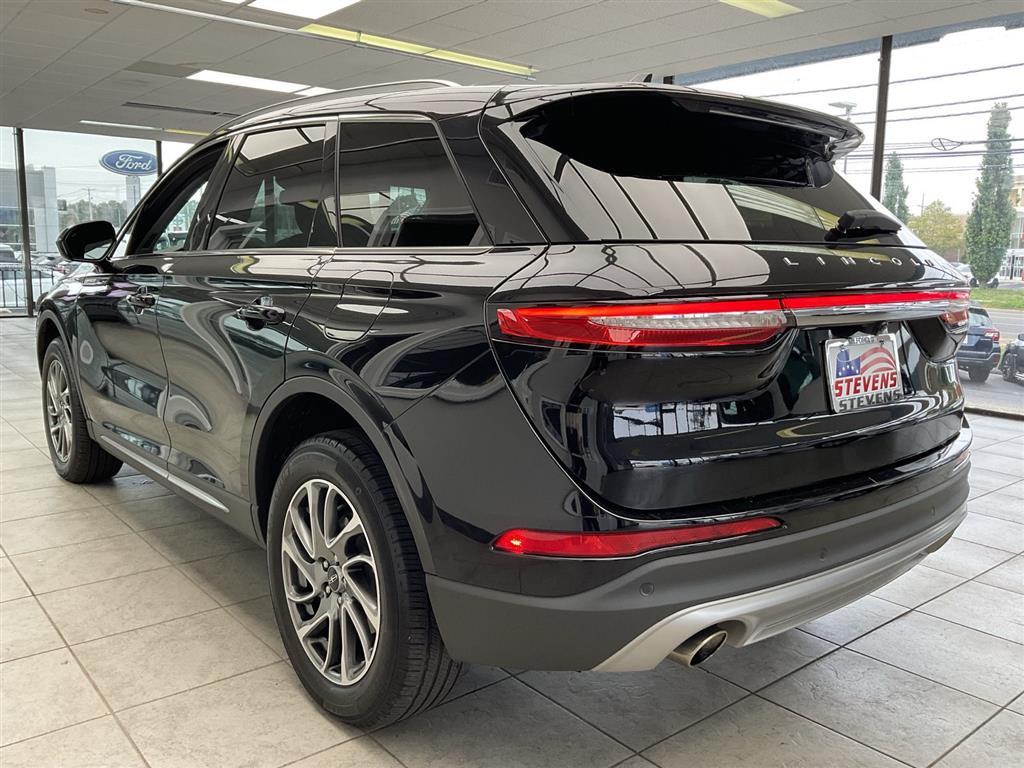 2022 Lincoln Corsair Standard photo 7