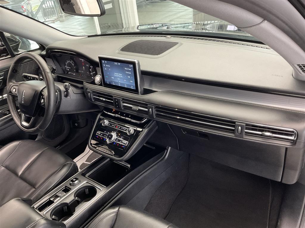 2022 Lincoln Corsair Standard photo 12