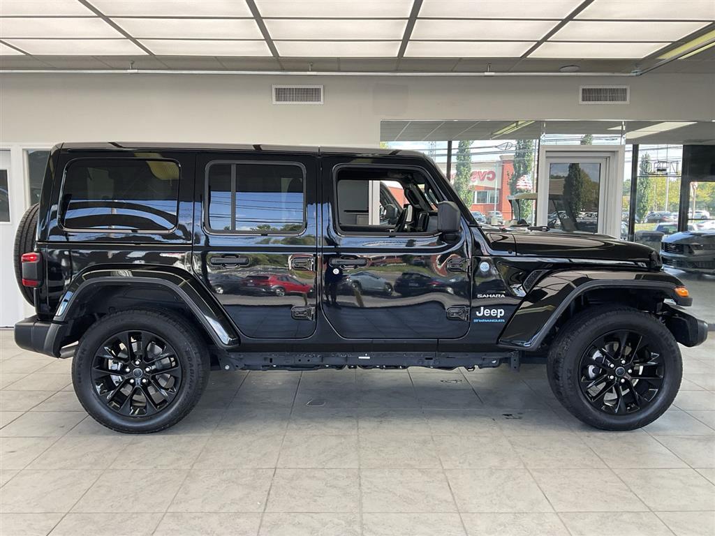2024 Jeep Wrangler 4xe Sahara photo 3