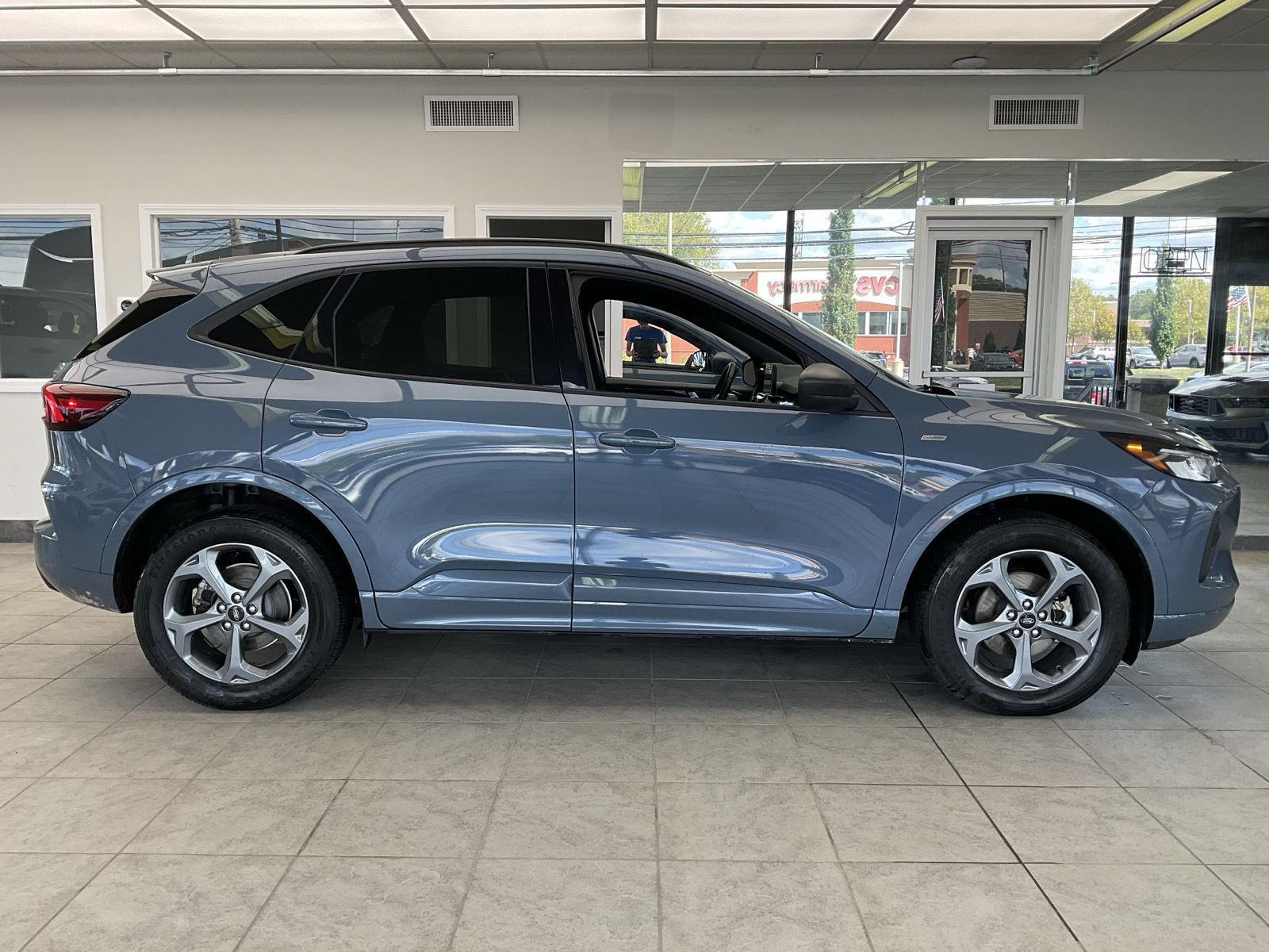 2023 Ford Escape ST-Line photo 4