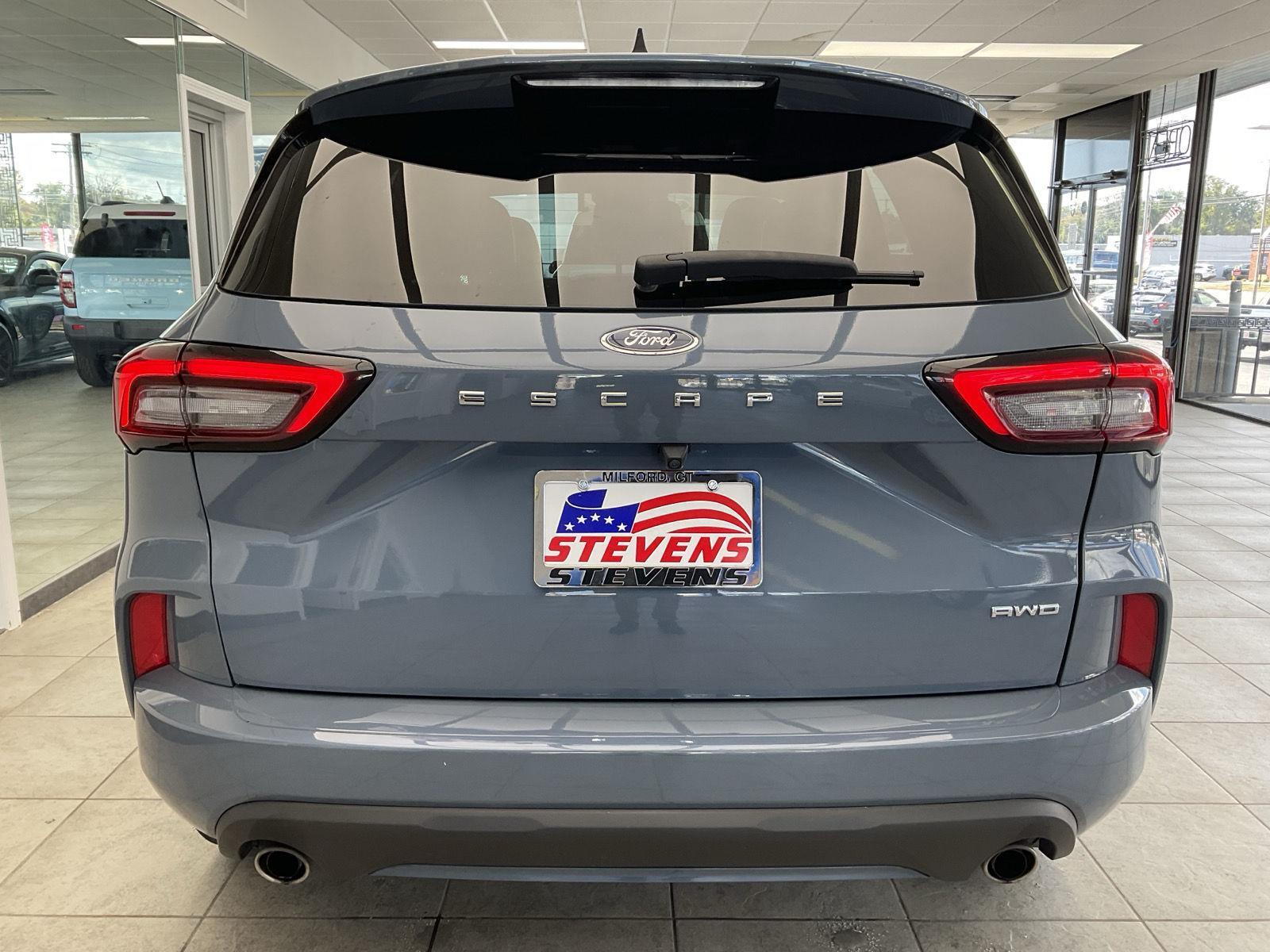 2023 Ford Escape ST-Line photo 6