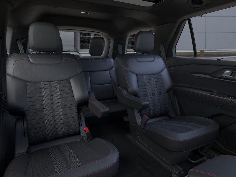 2025 Ford Explorer ST-Line photo 11