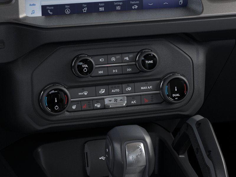 2025 Ford Bronco Outer Banks photo 15