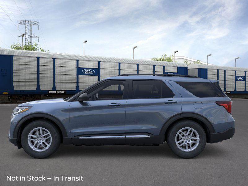 2025 Ford Explorer photo 2