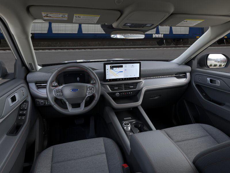 2025 Ford Explorer photo 7