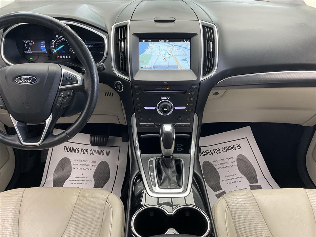 2016 Ford Edge Titanium photo 18