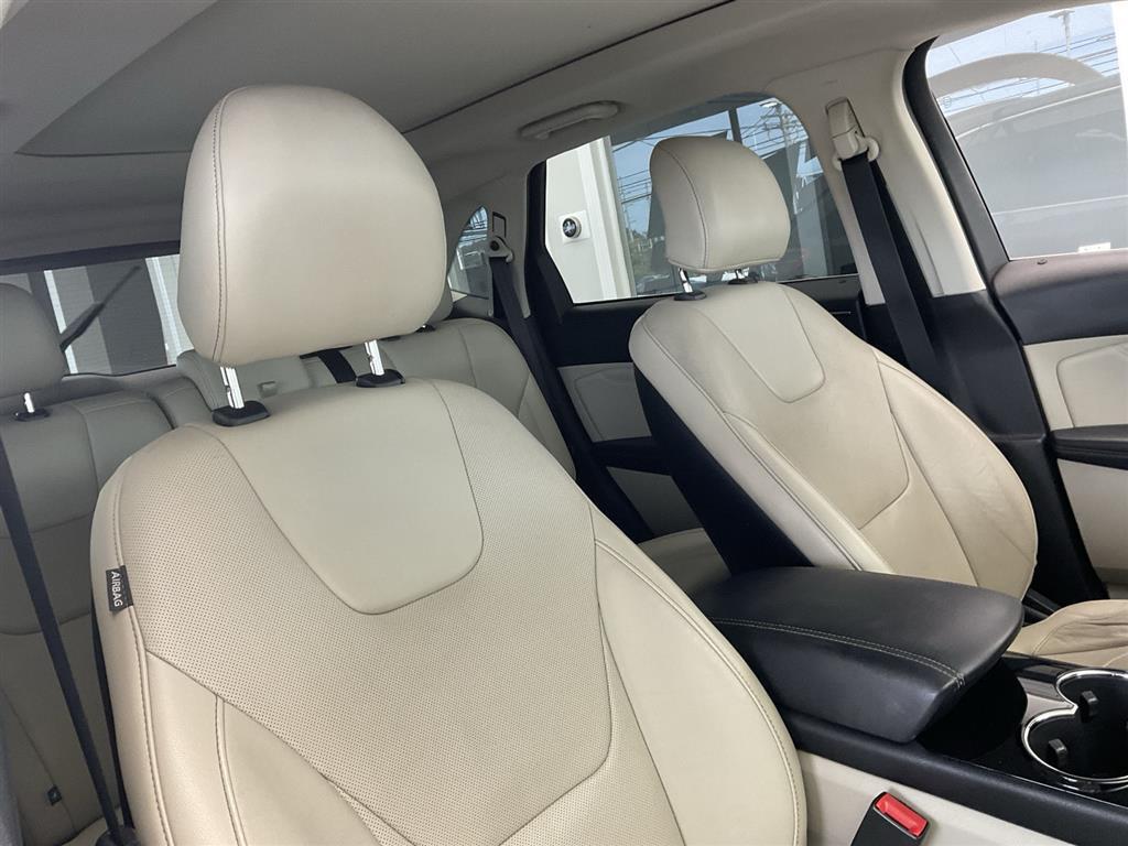 2016 Ford Edge Titanium photo 14