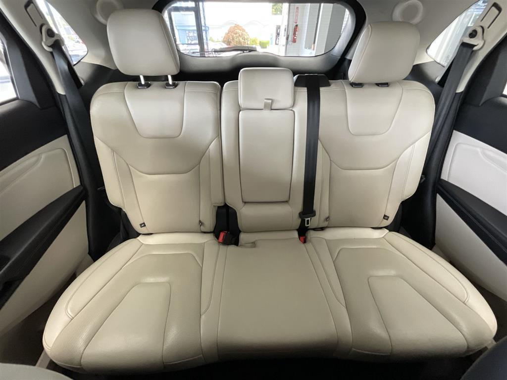 2016 Ford Edge Titanium photo 25